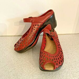 Bass red slip on peep toe platform sandals 7.5M